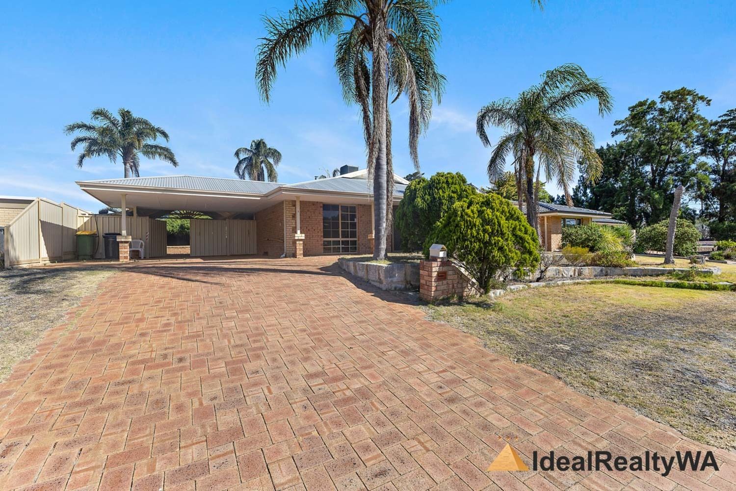 4 bedrooms House in 3 Boronia Court THORNLIE WA, 6108