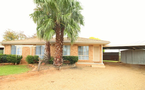 6 Graves Place, Griffith NSW 2680