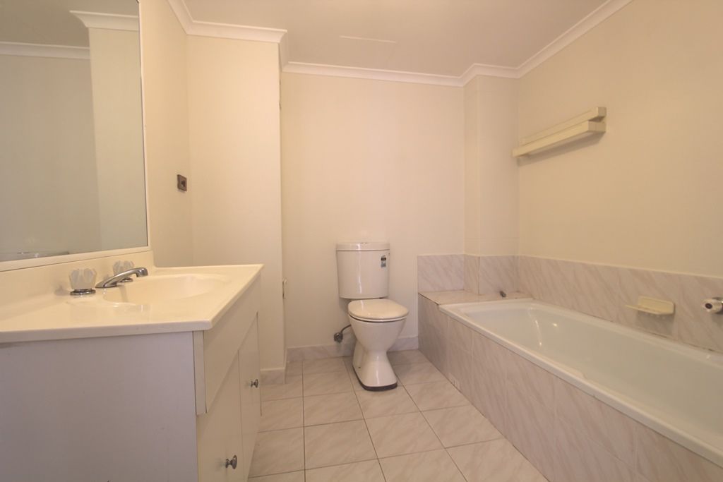 2 bedrooms Apartment / Unit / Flat in 98/2 Riverpark Drive LIVERPOOL NSW, 2170