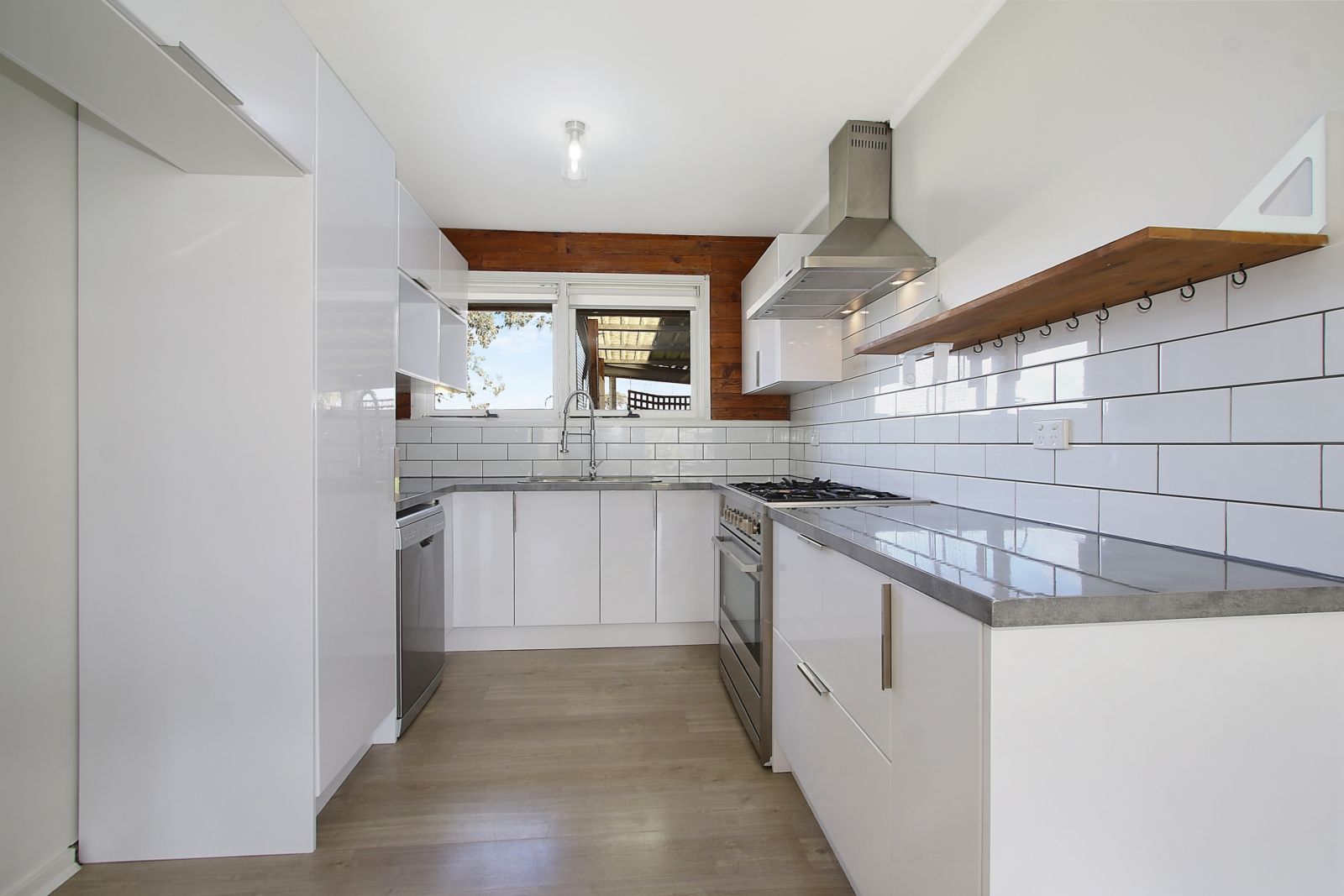 4 bedrooms House in 25 Algona Road SPRINGDALE HEIGHTS NSW, 2641