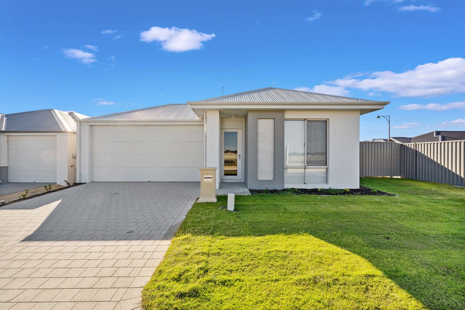 4 bedrooms House in 27 Parsons Way SOUTH YUNDERUP WA, 6208