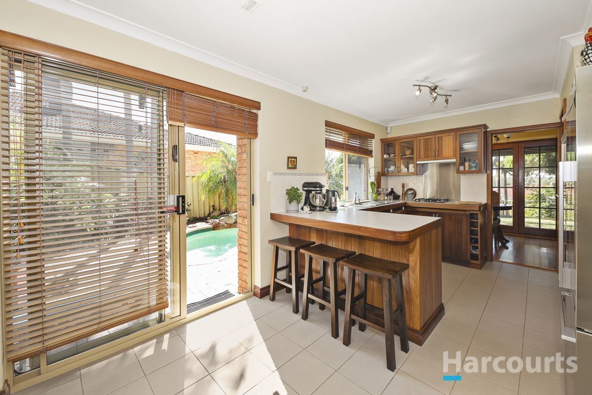 5 Giddens Court, North Lake WA 6163, Image 2