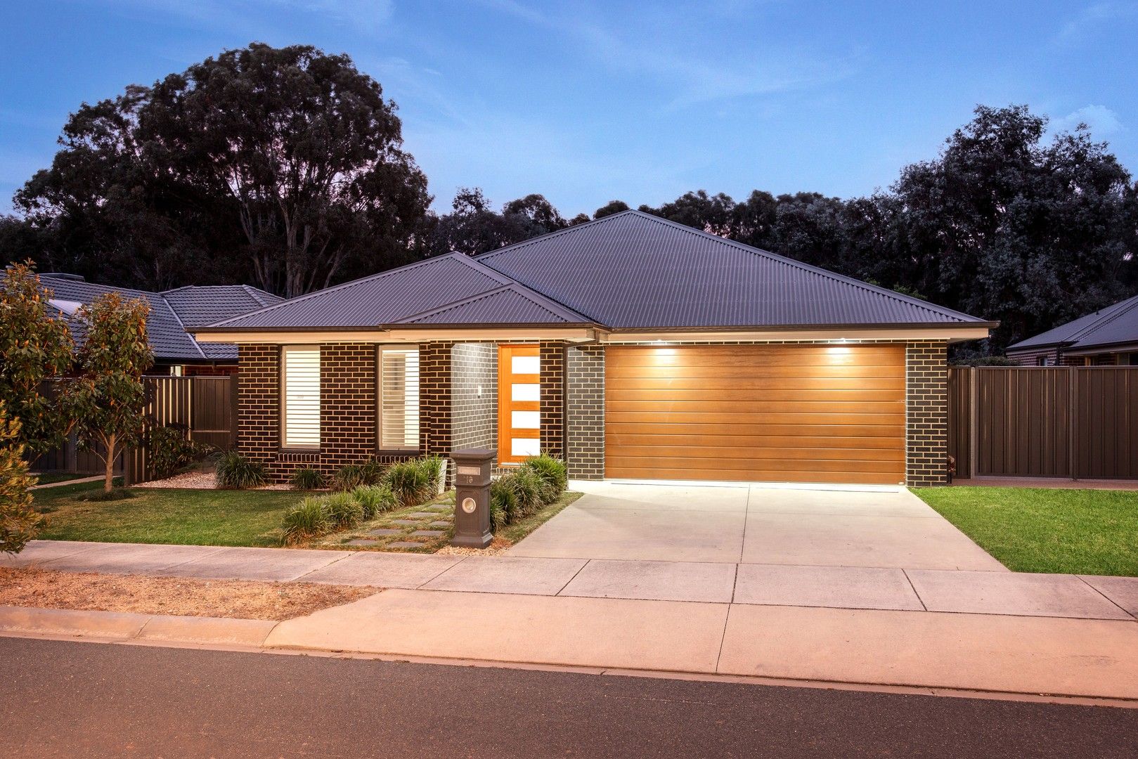4 bedrooms House in 16 Stockyard Way THURGOONA NSW, 2640