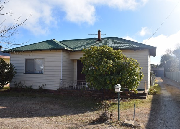 11 Wirruna Street, Guyra NSW 2365