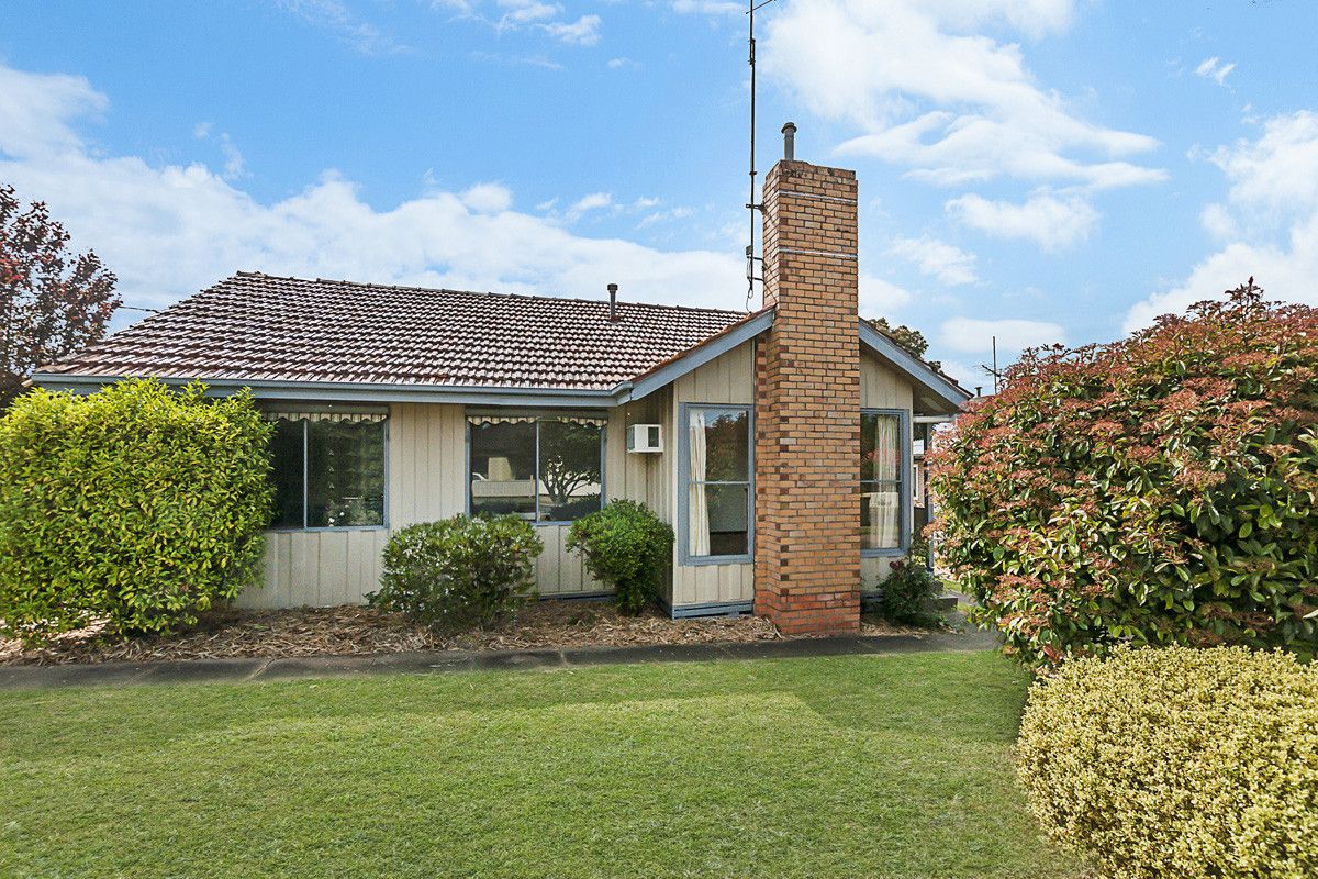 2 bedrooms House in 99 Bree Road HAMILTON VIC, 3300