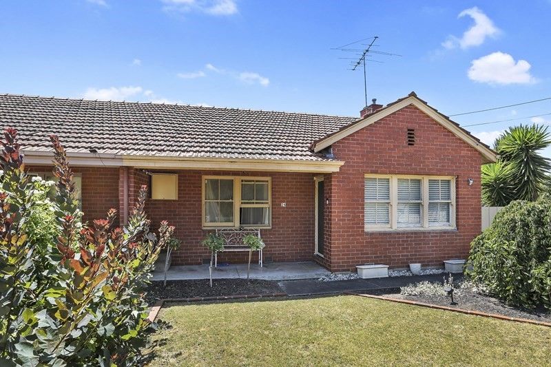 2 bedrooms House in 24 Churchill Ave NEWTOWN VIC, 3220