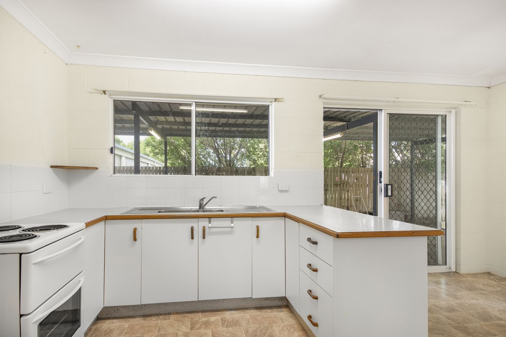 27 O'Donnell St, Oonoonba QLD 4811, Image 2