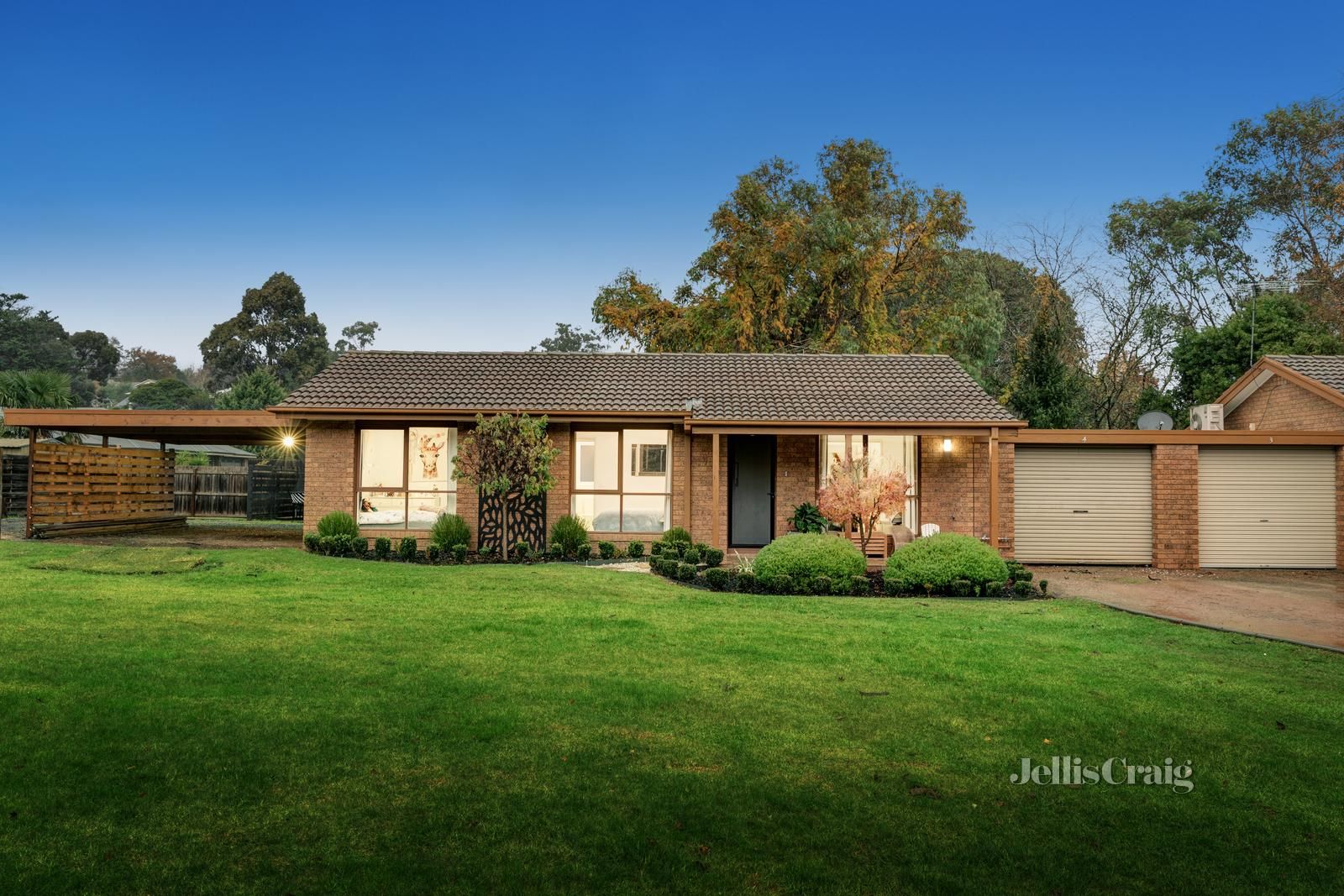 2 bedrooms Apartment / Unit / Flat in 4/2 Camerons Road HEALESVILLE VIC, 3777