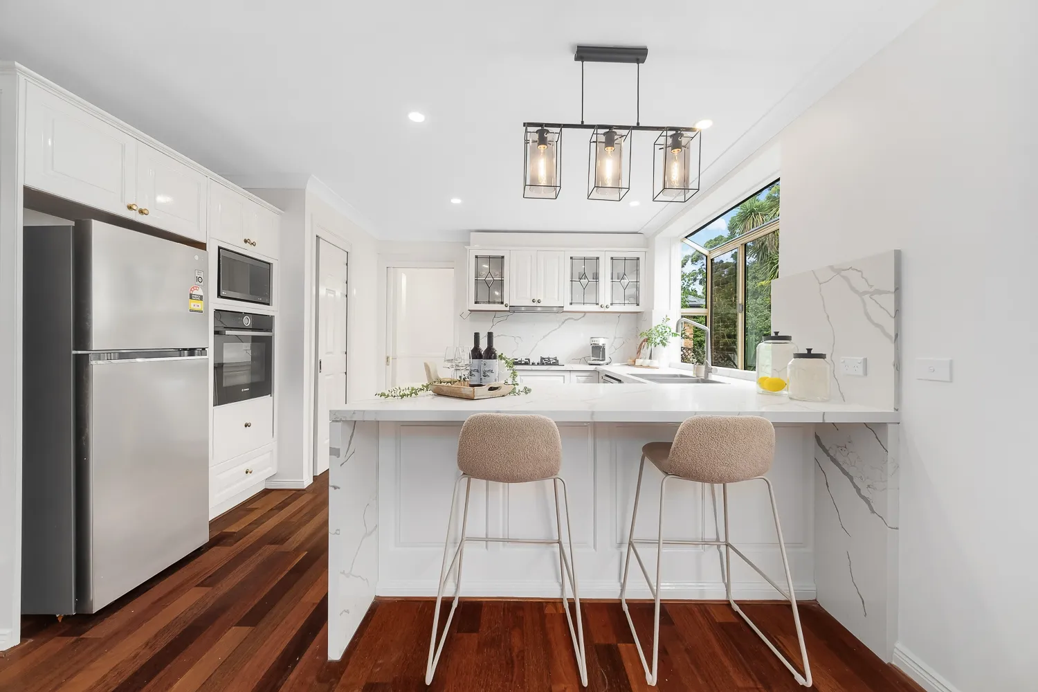 Stunning Family Home on 1000sqm Landscaped Block in Sought-After Glenhaven - More