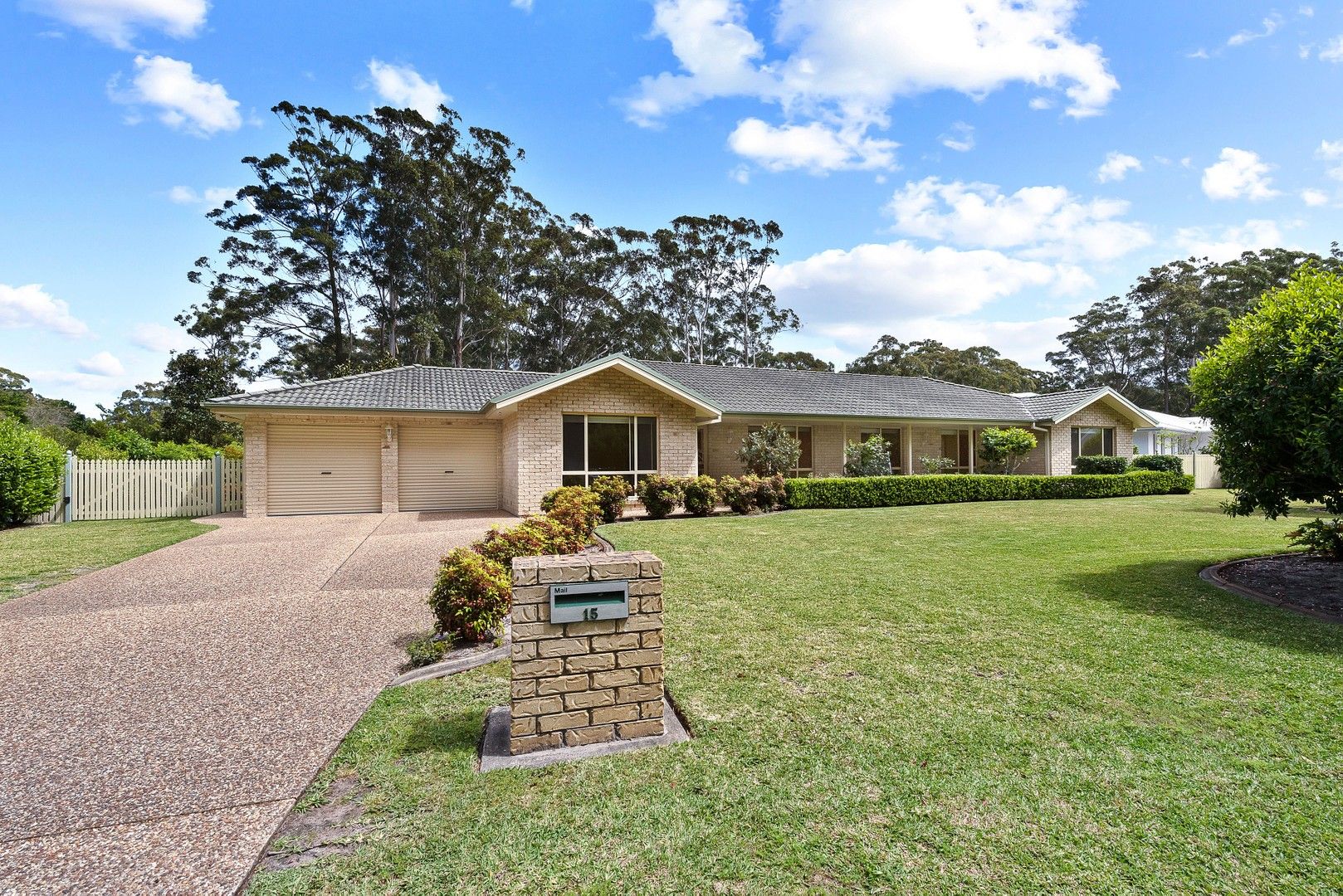 4 bedrooms House in 15 Lakeside Way LAKE CATHIE NSW, 2445