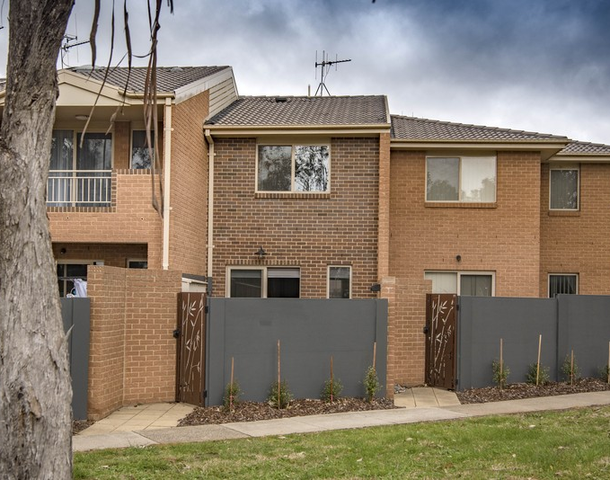 2/2 Mcintosh Street, Queanbeyan NSW 2620