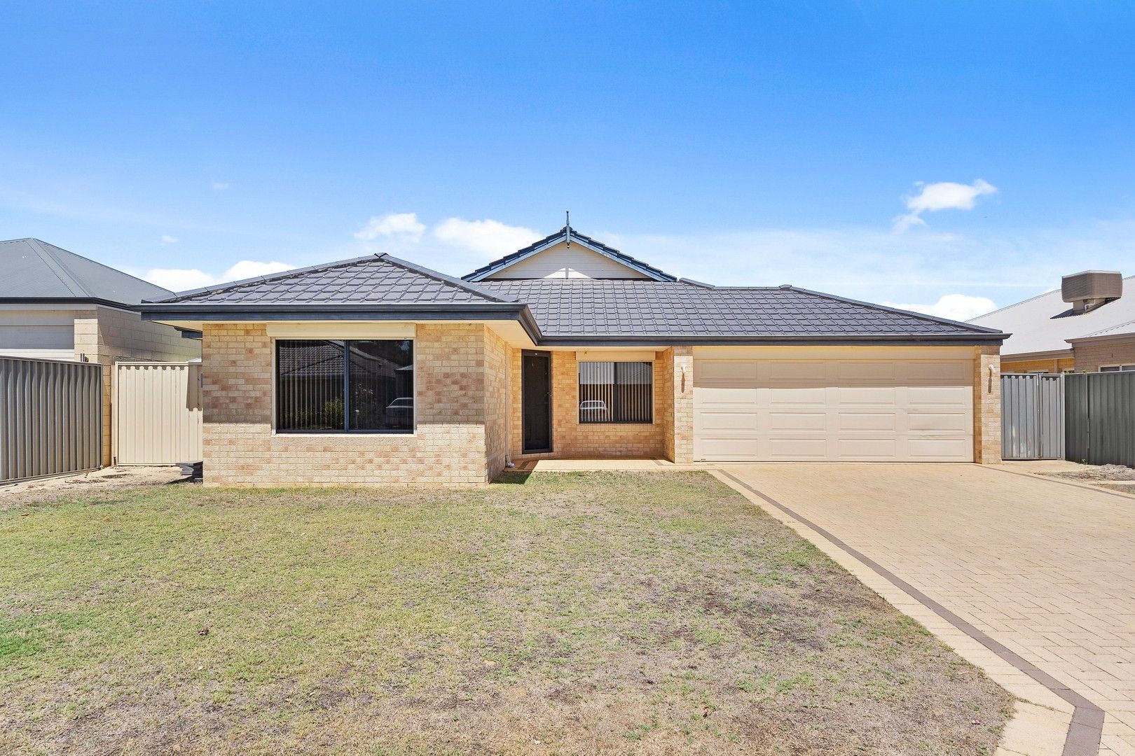 4 bedrooms House in 114 Countess Circuit SOUTH YUNDERUP WA, 6208