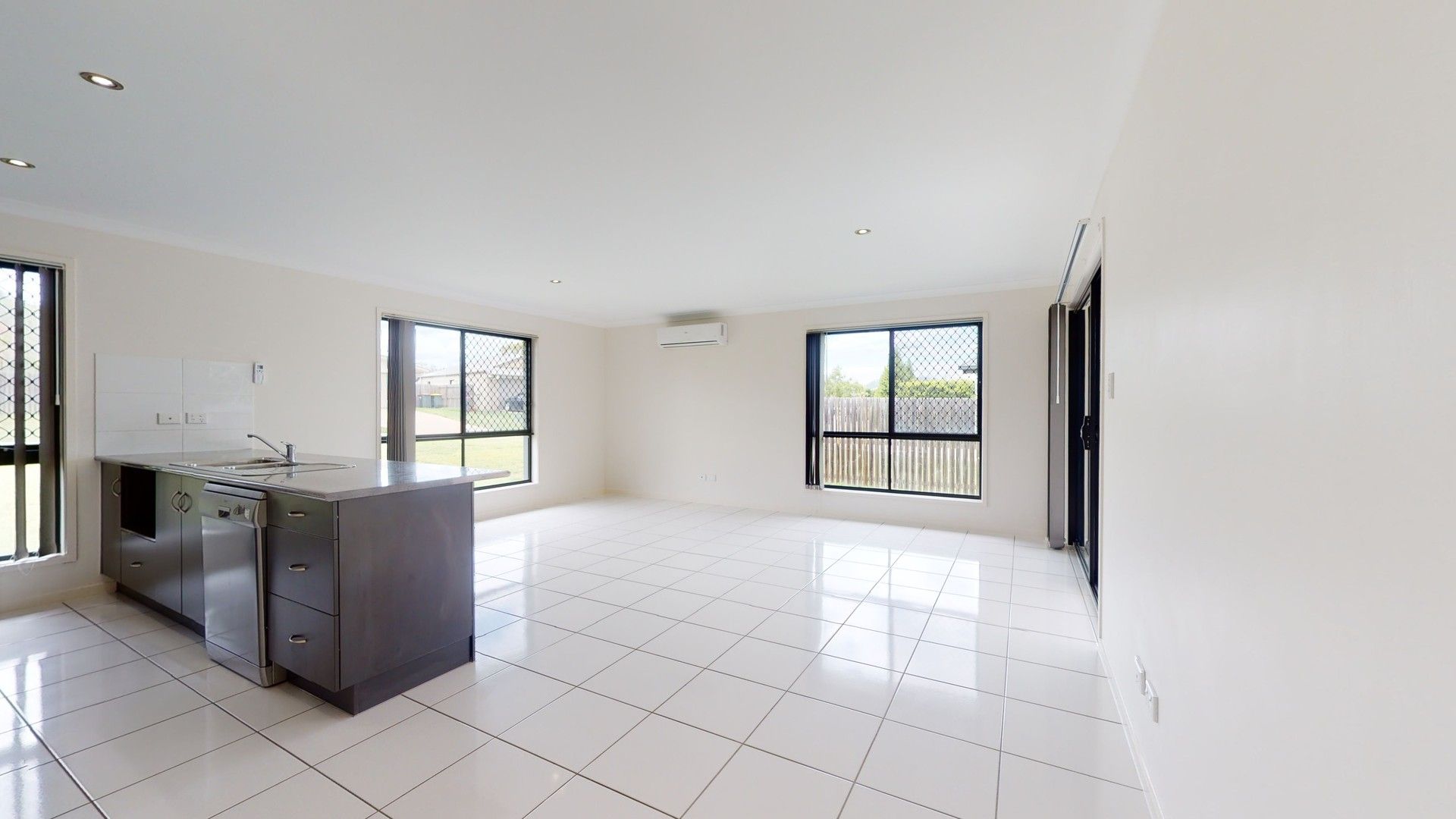 4 bedrooms House in 16 Florida  Crescent PARKHURST QLD, 4702