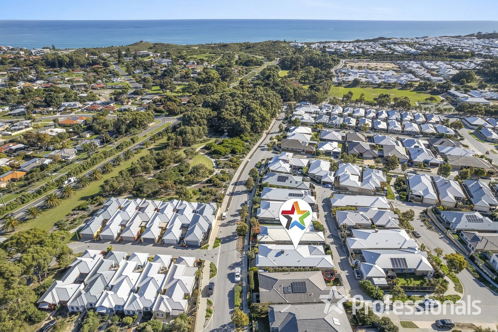 4 bedrooms House in 33 Mullins Way YANCHEP WA, 6035