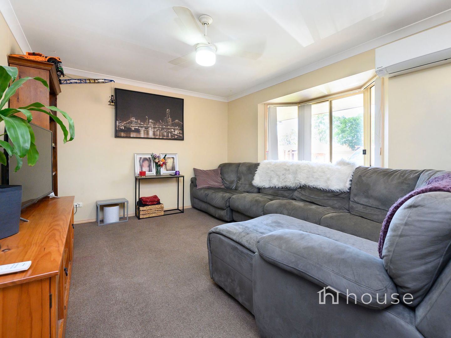 9 Stockwellia Street, Meadowbrook QLD 4131, Image 2