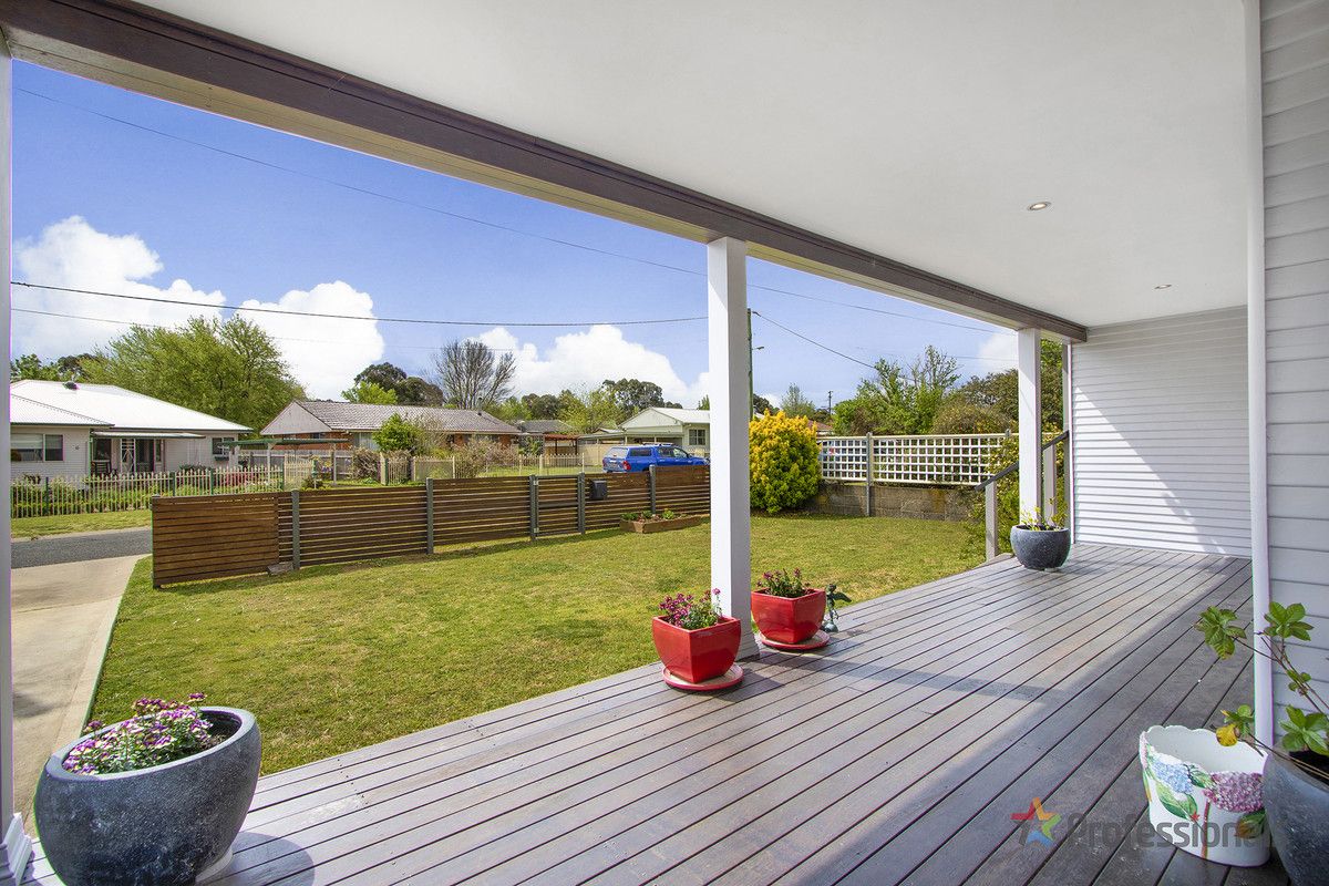 9 Holmes Avenue, Armidale NSW 2350, Image 2