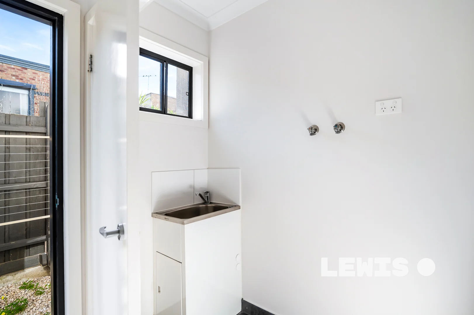 19 Bow St, Mornington VIC 3931 - Townhouse For Rent | Domain