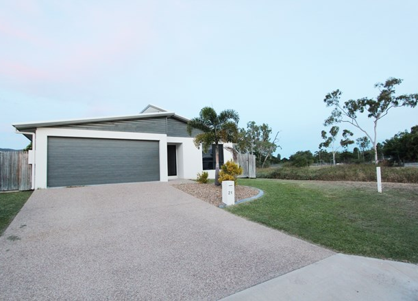 21 Sanderling Circuit, Kelso QLD 4815