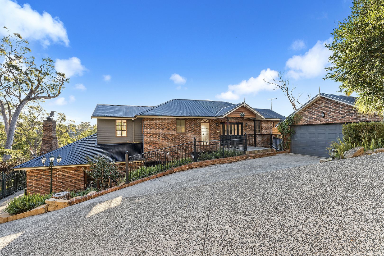 834 Henry Lawson Drive, Picnic Point NSW 2213, Image 2