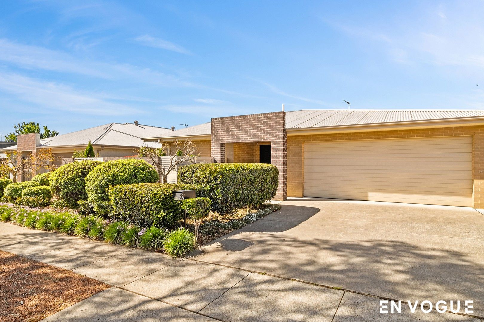 4 bedrooms House in 37 Roma Mitchell Crescent WATSON ACT, 2602