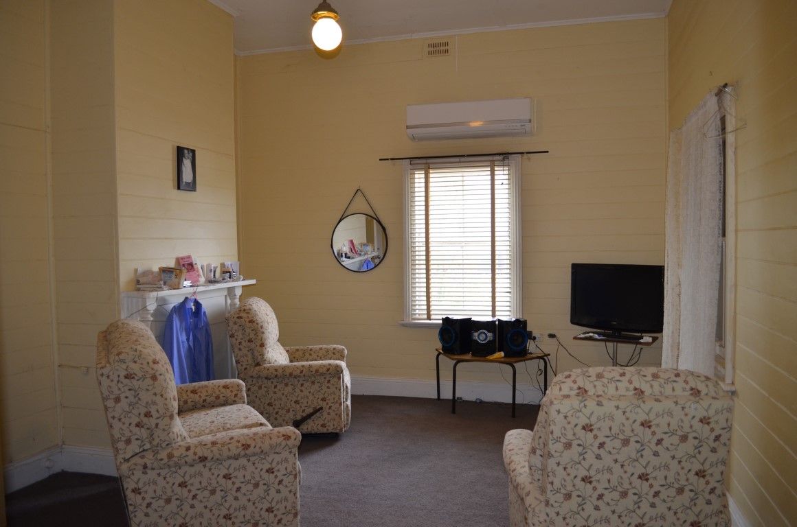 84 Orange Street, Condobolin NSW 2877, Image 2