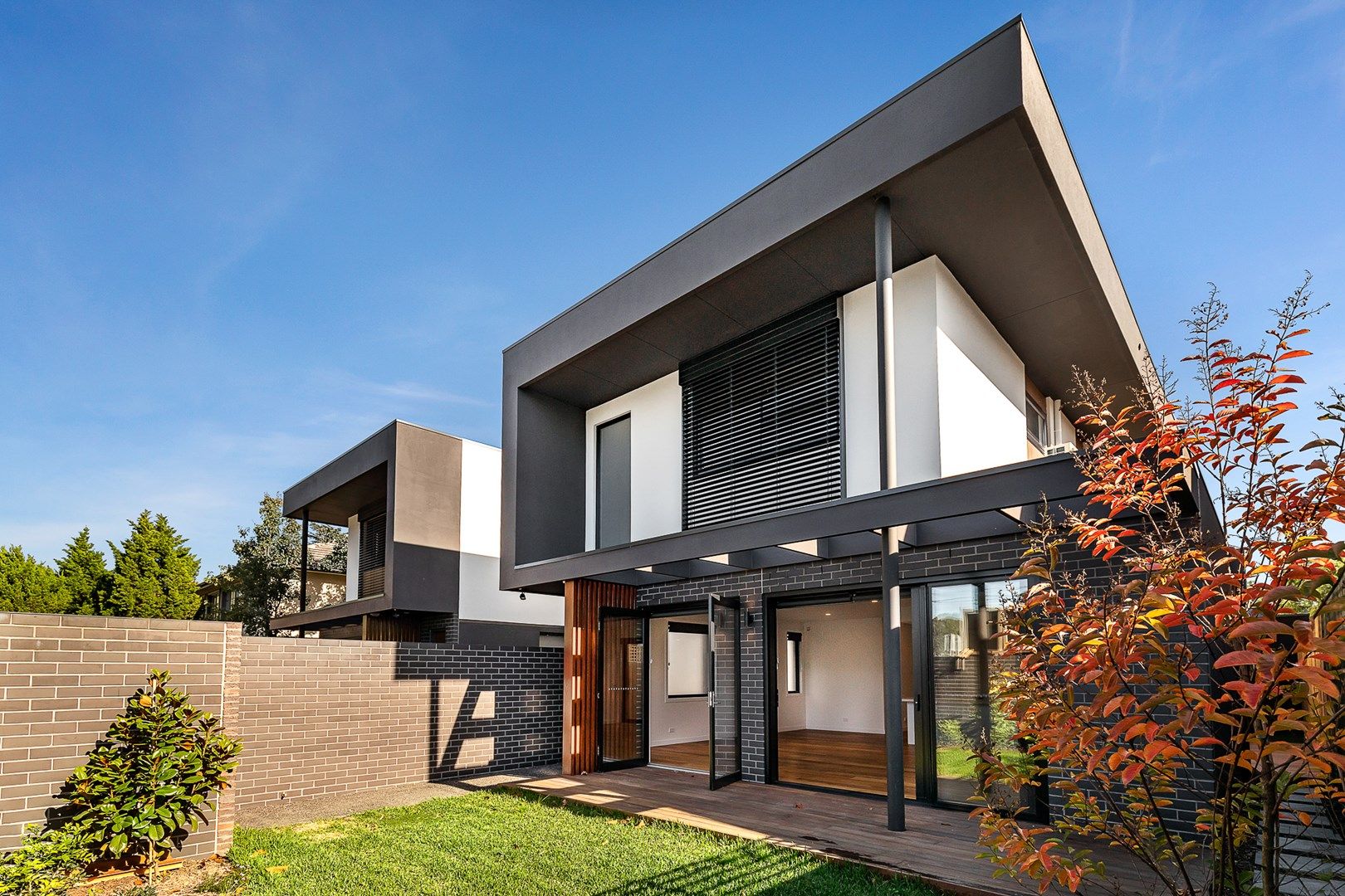 3 bedrooms House in 2/123 Kambrook Road CAULFIELD NORTH VIC, 3161