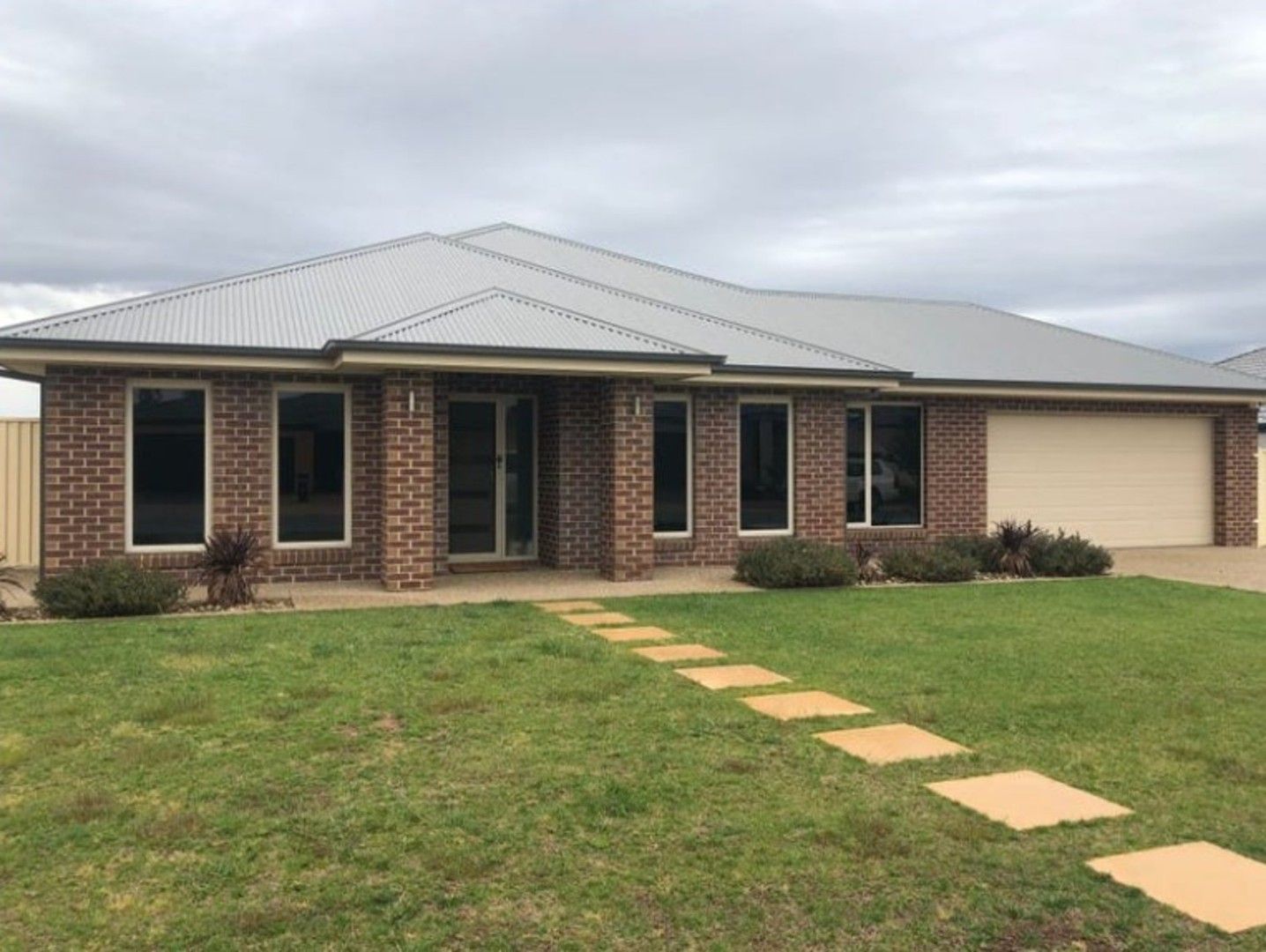 4 bedrooms House in 8 Dalmahoy Court SHEPPARTON VIC, 3630