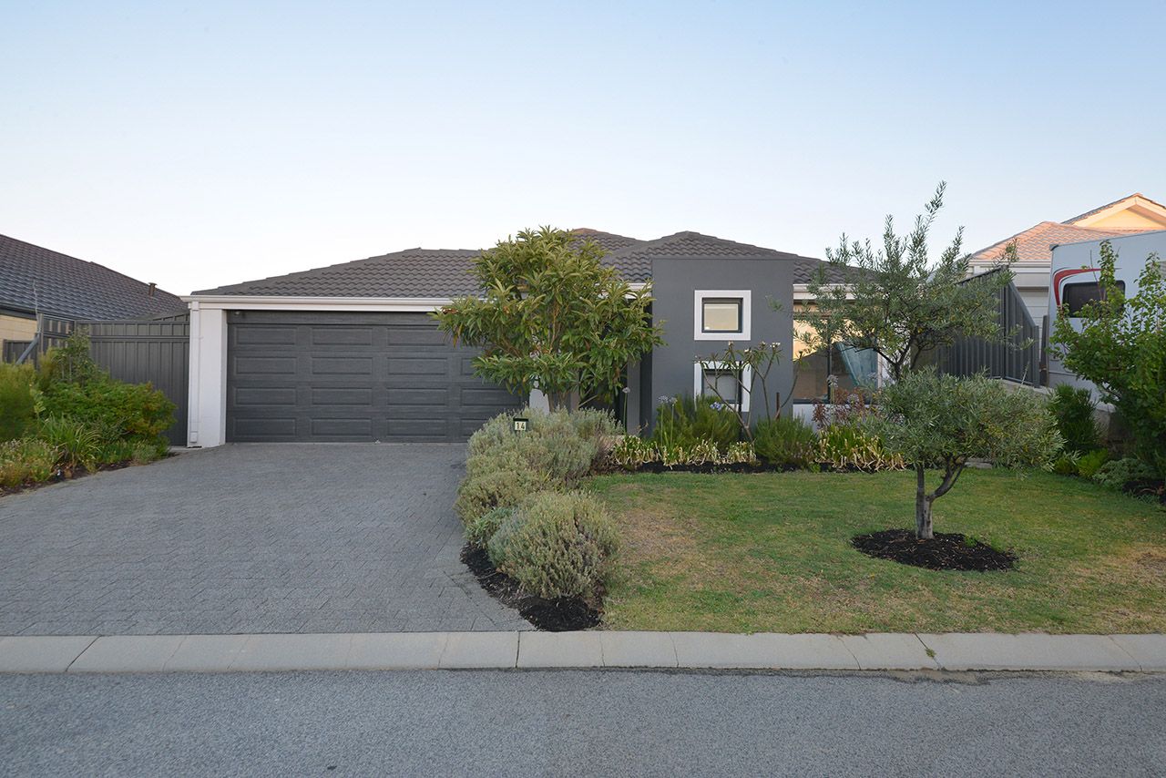 4 bedrooms House in 14 Viminea Street CARRAMAR WA, 6031