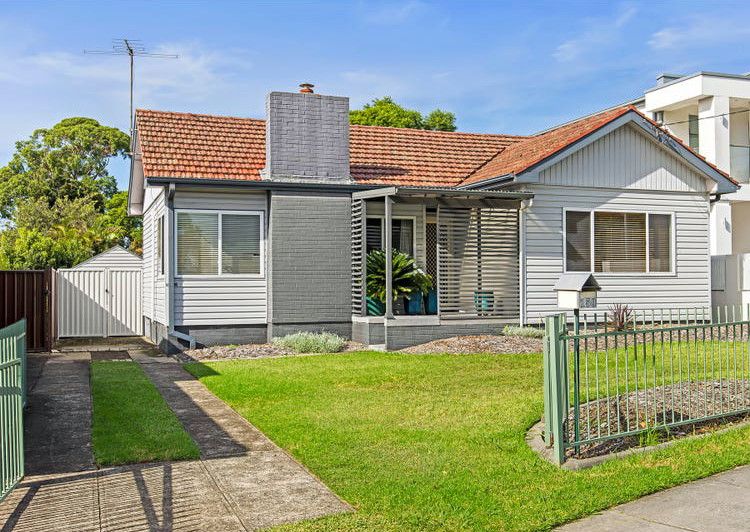 3 bedrooms House in 150 Parraweena Road MIRANDA NSW, 2228