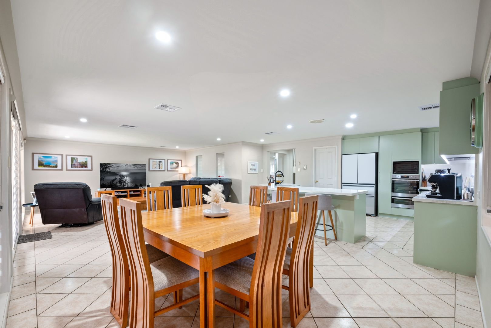 8 Kitava Place, Glenfield NSW 2167, Image 2