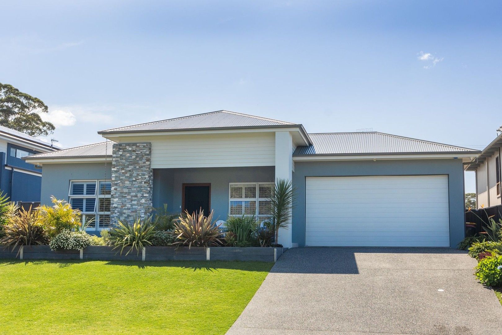 4 bedrooms House in 16 Wuru Drive BURRILL LAKE NSW, 2539