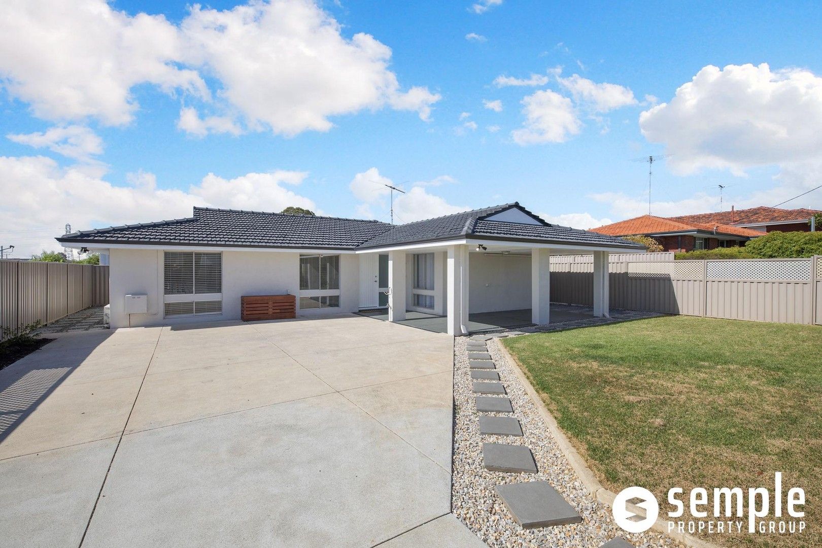 4 bedrooms House in 6 Derinton Way HAMILTON HILL WA, 6163