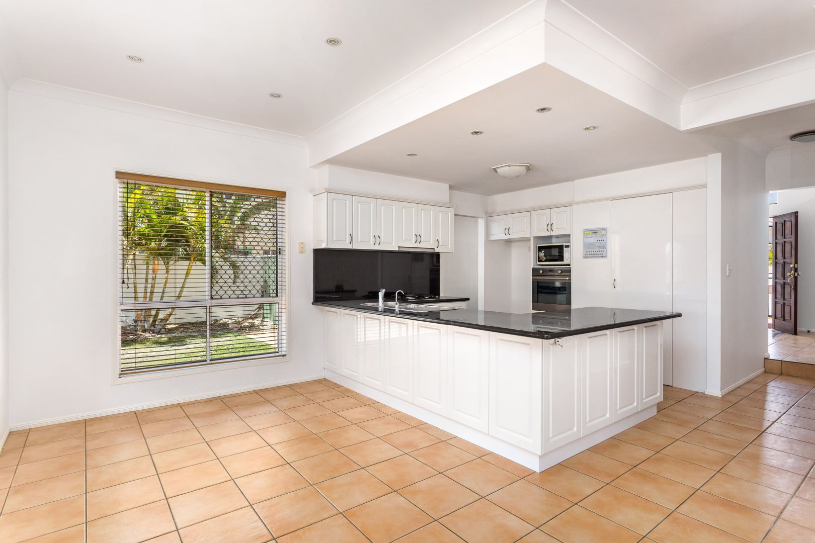 31 Caravel Court, Raby Bay QLD 4163, Image 2