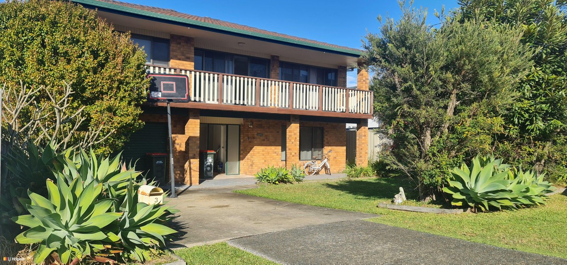 4 bedrooms House in 3 Bluegum Avenue SANDY BEACH NSW, 2456