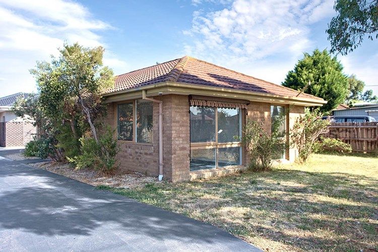 3 bedrooms Apartment / Unit / Flat in 1/4 Huntly Court MEADOW HEIGHTS VIC, 3048