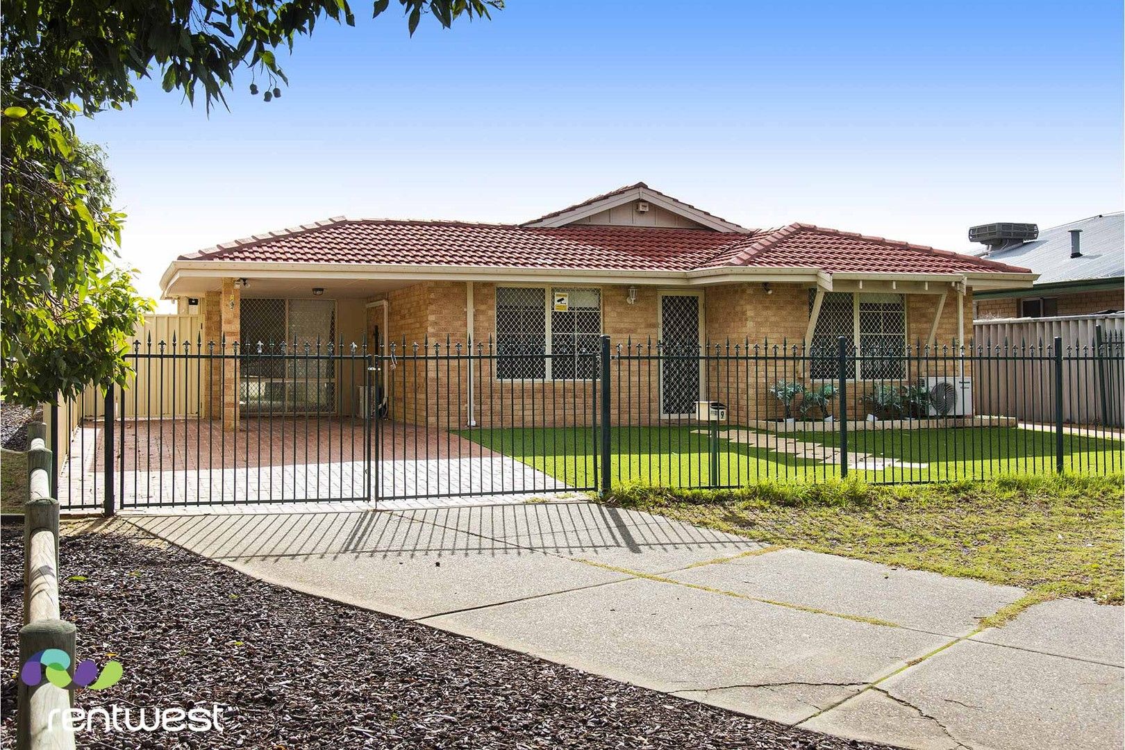 4 bedrooms Acreage / Semi-Rural in 9 Avebury Court MADDINGTON WA, 6109