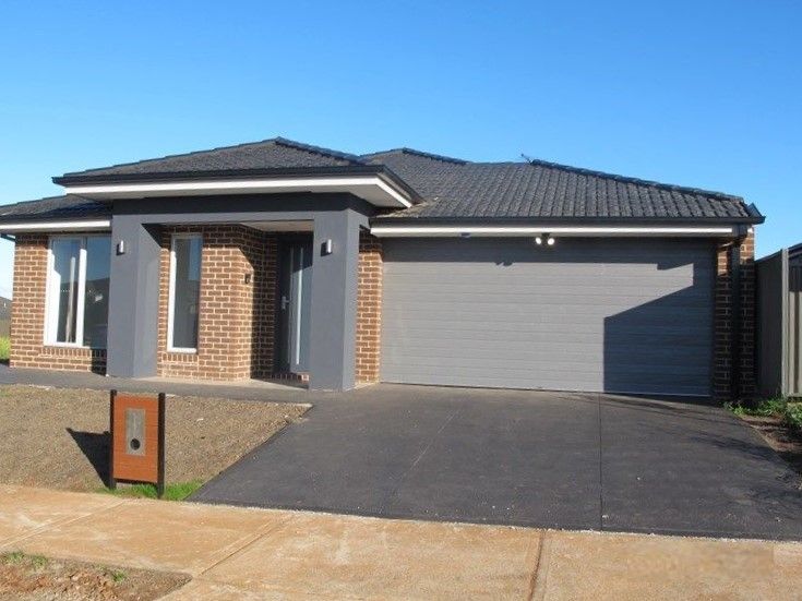 4 bedrooms House in 29 Ambervue Drive COBBLEBANK VIC, 3338