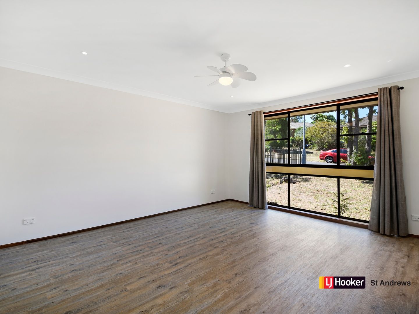 10 Duncansby Crescent, St Andrews NSW 2566, Image 2