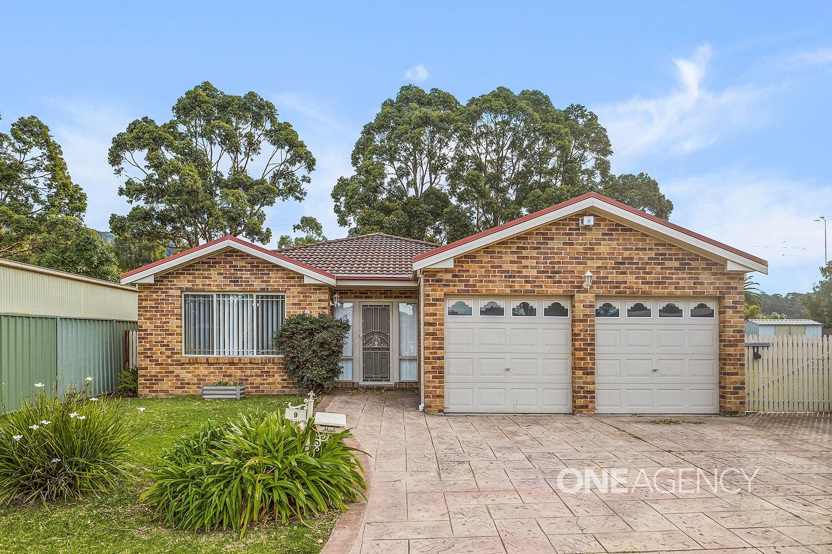 4 bedrooms House in 9 Fortescue Court ALBION PARK NSW, 2527