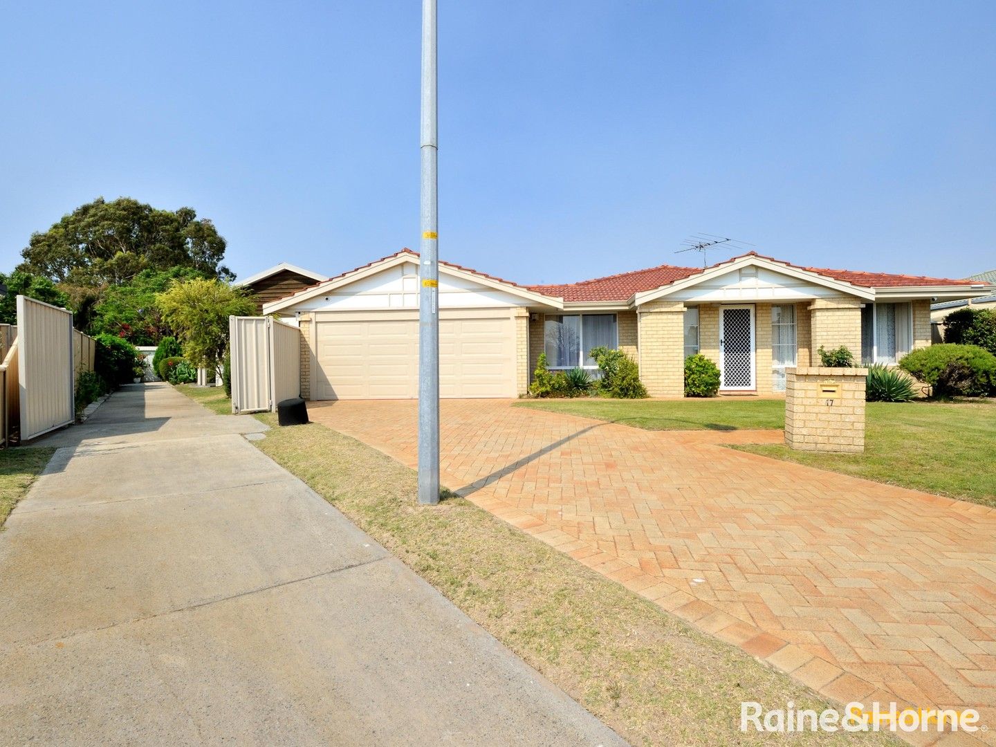 17 Manilla Place, Warnbro WA 6169, Image 0