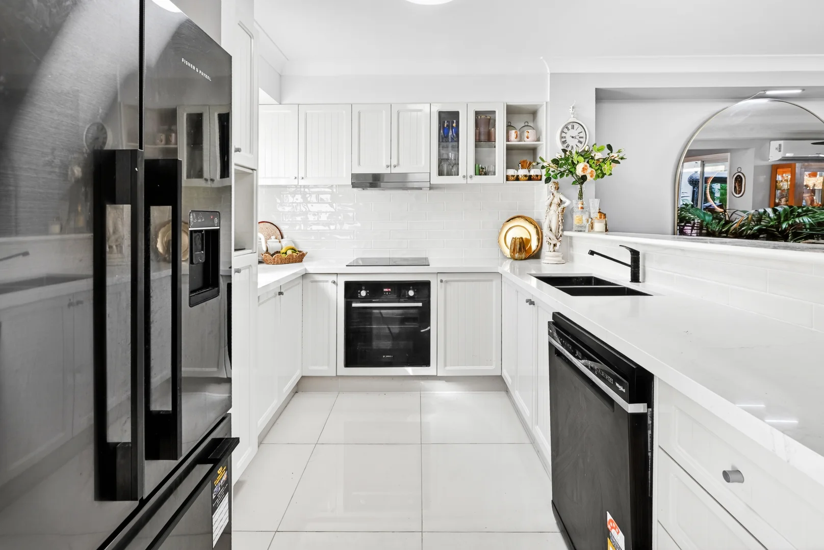 Additional image 3 of 10 Aegean/100 Cotlew Street East, Southport QLD 4215