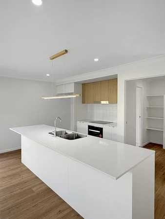 Additional image 2 of 49 Ferris Avenue, Park Ridge QLD 4125