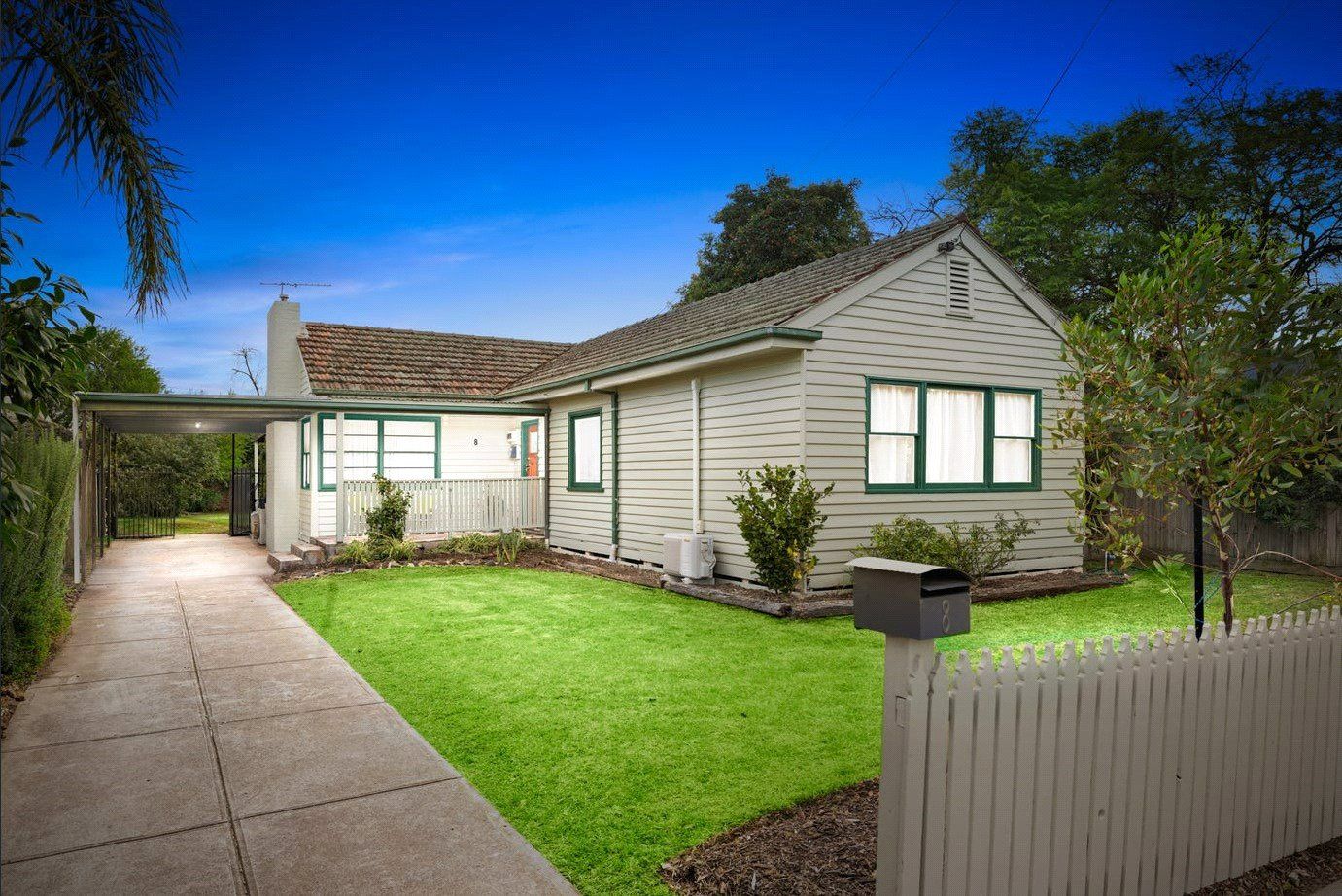 4 bedrooms House in 8 Scotsburn Grove WERRIBEE VIC, 3030
