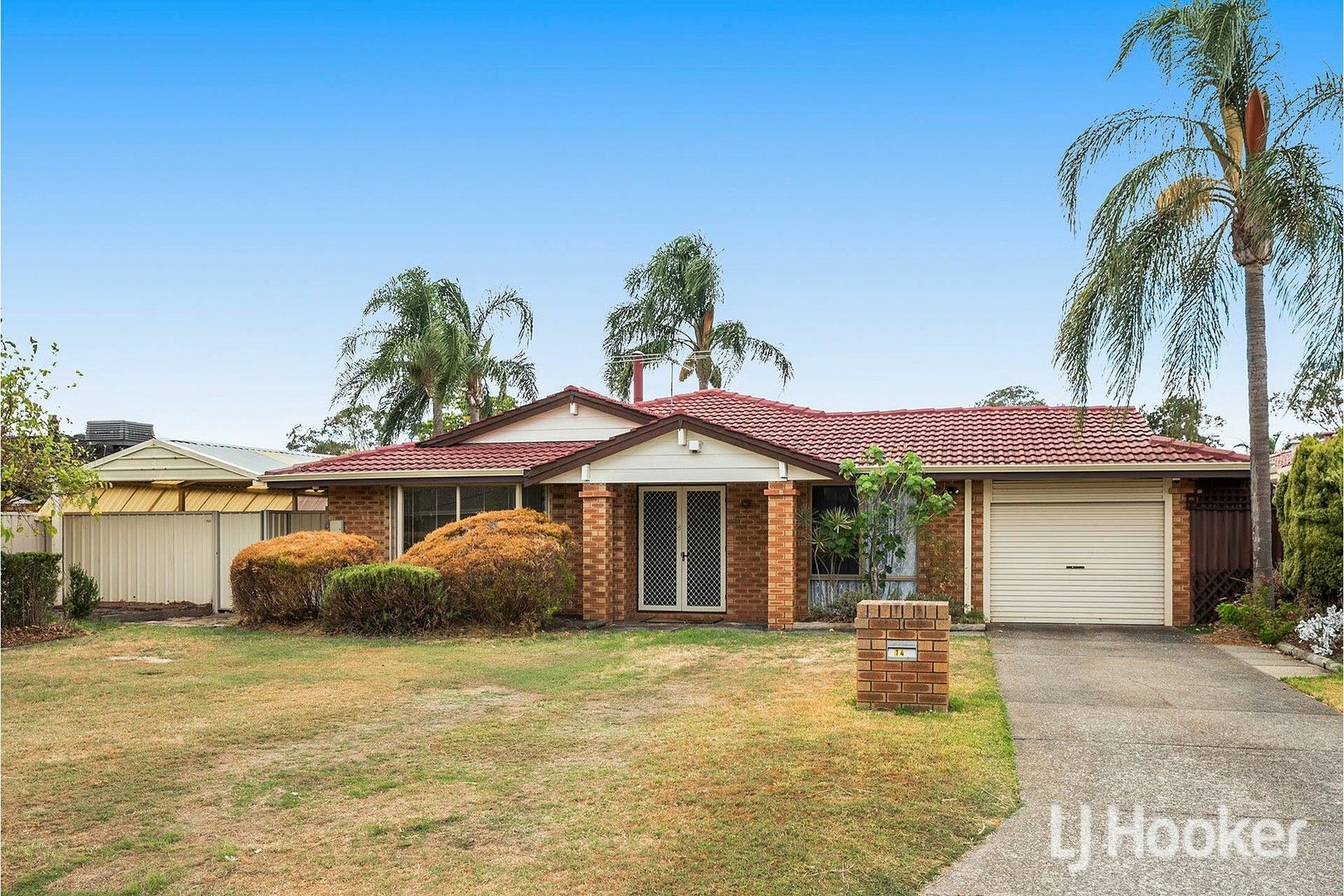 3 bedrooms House in 14 Majestic Court THORNLIE WA, 6108