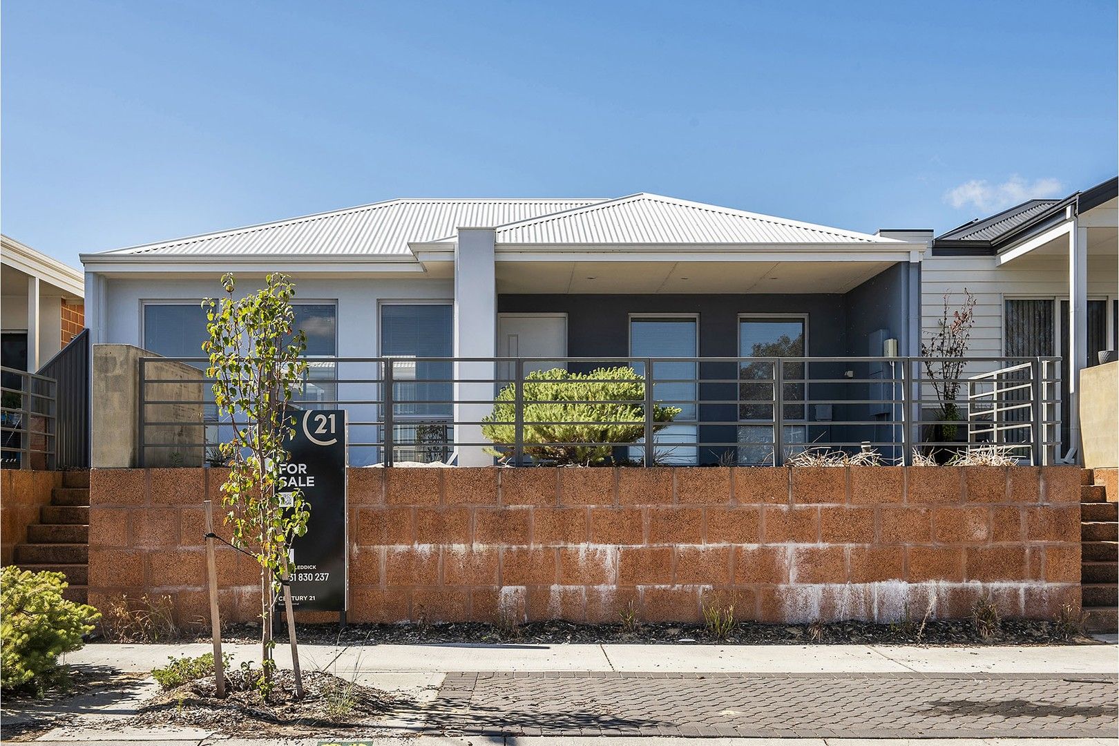 4 bedrooms House in 20 St Catharine's Promenade CHAMPION LAKES WA, 6111