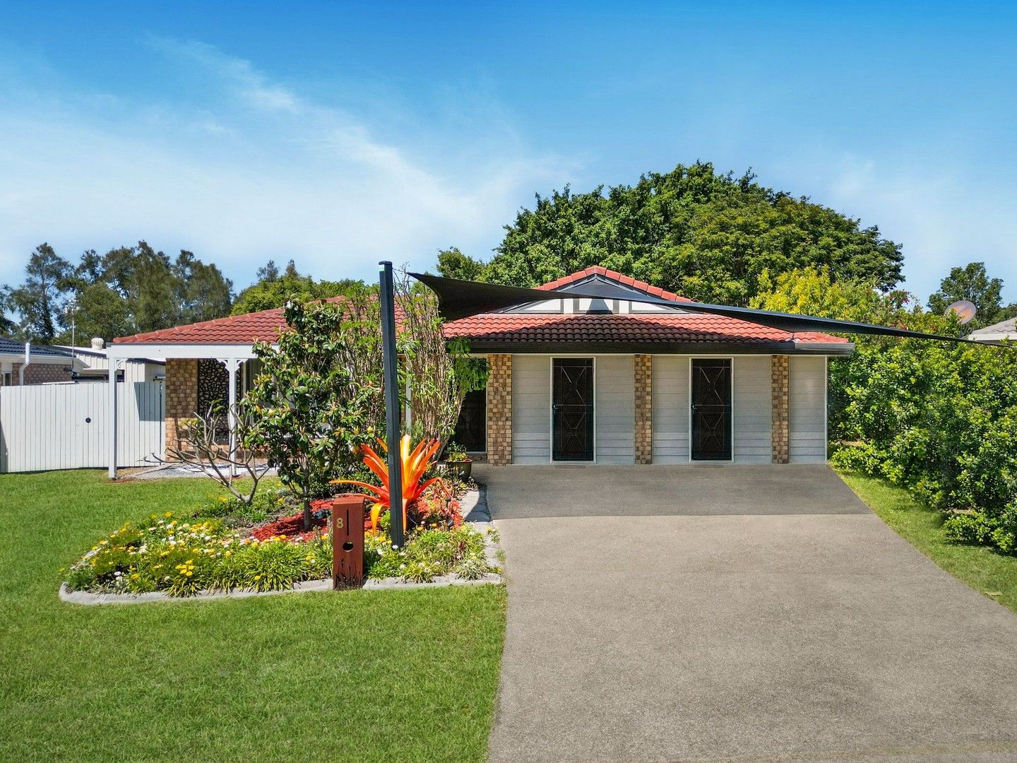 4 bedrooms House in 8 Coventry Court WELLINGTON POINT QLD, 4160