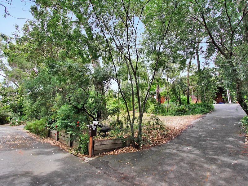 42 Ronneby Road, LESMURDIE WA 6076, Image 1