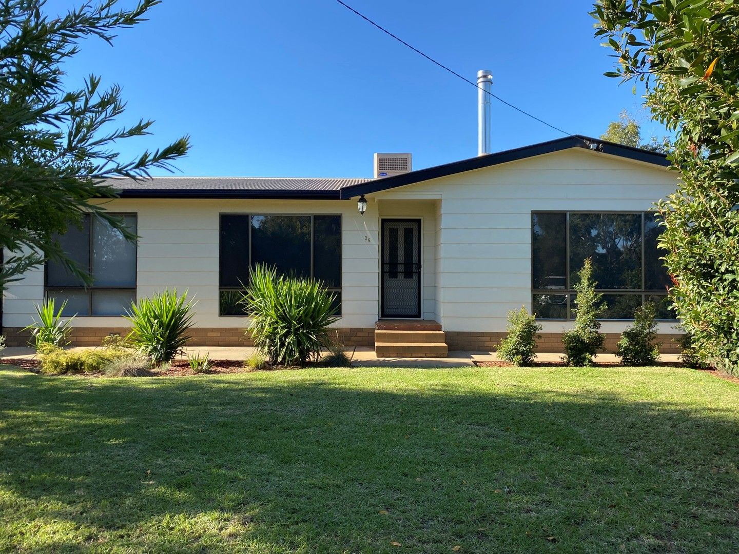 3 bedrooms House in 25 Henry Street YENDA NSW, 2681