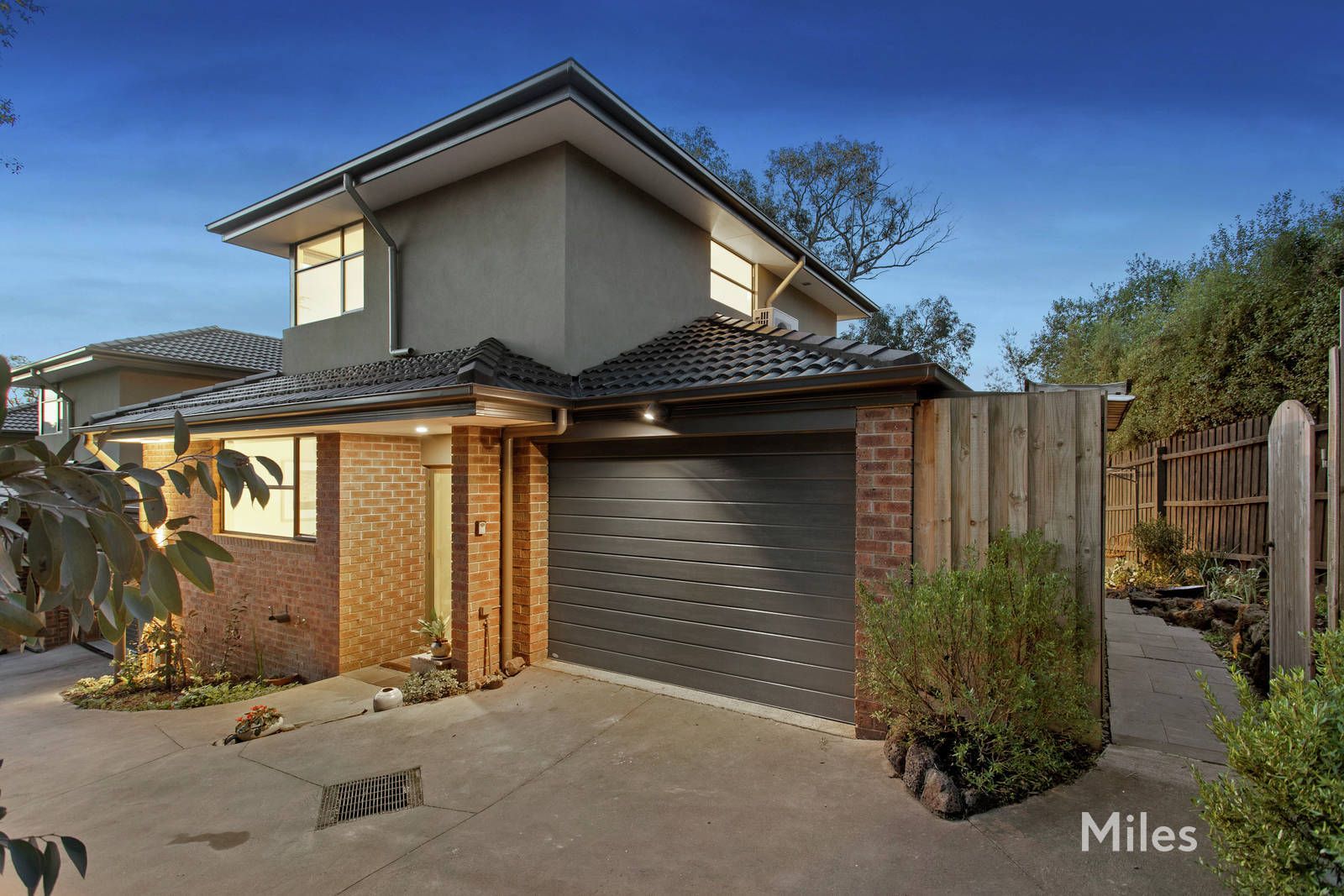 3 bedrooms Townhouse in 4/14 Jolliffe Crescent ROSANNA VIC, 3084
