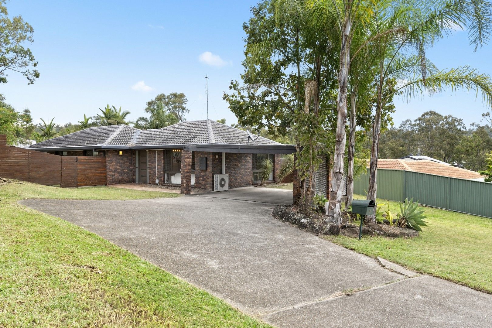 3 bedrooms House in 15 Wolvi Place HELENSVALE QLD, 4212
